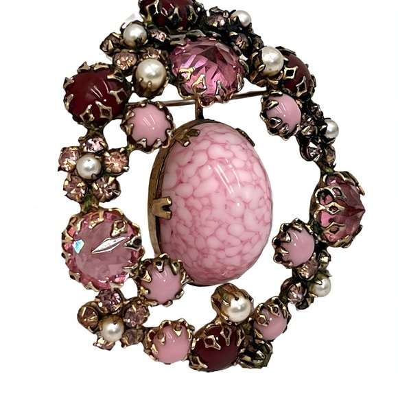 Vintage Schreiner New York Brooch Mid Century Pink Cabochon Rhinestones, Pearls - Picture 4 of 9